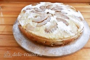Фруктовый пирог: Посыпать сахарной пудрой
