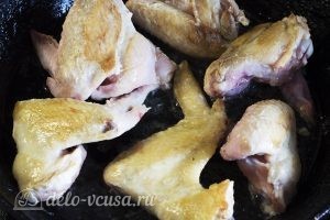 Суп из куриных крылышек: Обжариваем крылышки