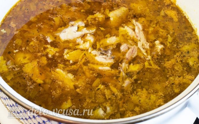 Суп из куриных крылышек: Добавляем в суп мясо