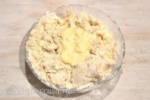Творожный пирог со смородиной: Замешиваем тесто и добавляем йогурт