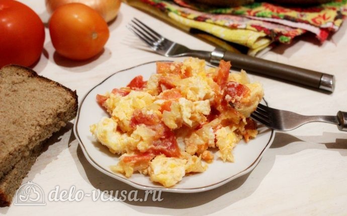 Яичница с помидорами и луком: фото блюда приготовленного по данному рецепту