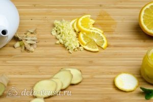 Имбирный чай с лимоном: Подготовить лимон