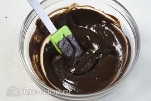 Пирог с шоколадом и орехами: Добавить в ганаш масло