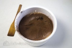 Шоколадный торт с заварным кремом: Добавить муку, какао, разрыхлитель