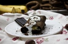 Шоколадные блины с бананом