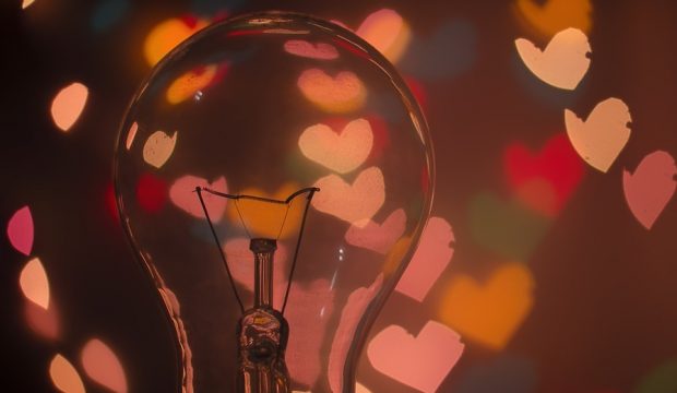 Как отметить День святого Валентина: Лампочка