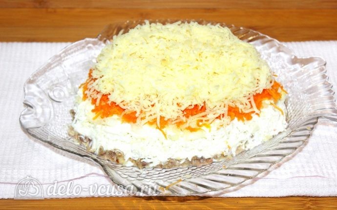 Салат Мимоза с сардиной: Выложить картофель