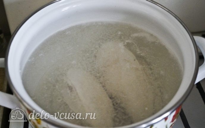 Салат с блинами и грибами: Варим мясо