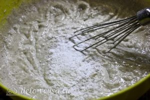 Творожный кекс с вишней: Взбить и добавить разрыхлитель