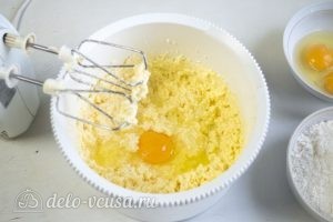 Ванильные кексы: Добавляем яйца