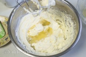 Масляный крем на швейцарской меренге: Добавить белковый сироп