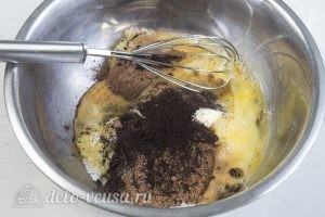 Медовый торт Пчелка: Добавить какао к смеси для коржа