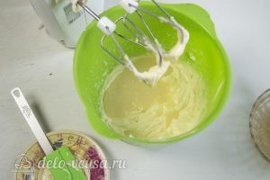Торт-суфле Птичье молоко: Добавляем сгущенное молоко