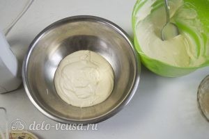 Торт-суфле Птичье молоко: Откладываем крем для украшения торта