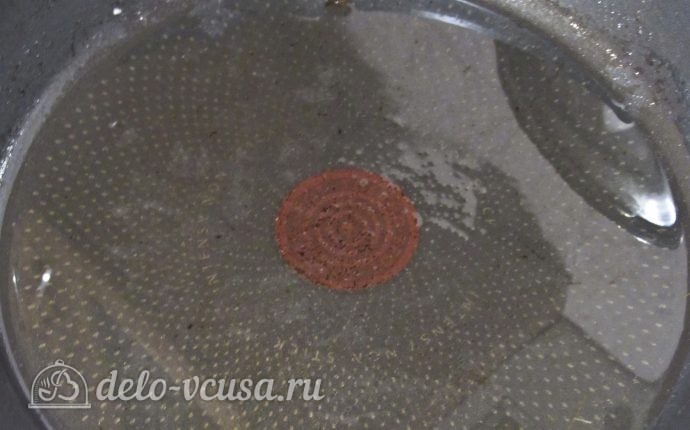 Оладьи из кабачков с зеленью: Прогреваем на сковороде подсолнечное масло