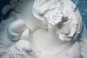 Запеканка с йогуртом: Взбиваем белки