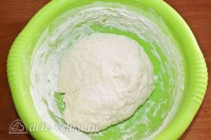 Дрожжевые пирожки с квашеной капустой: Замешиваем постное тесто
