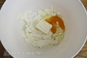 Плавленый сыр с ветчиной: Добавляем масло