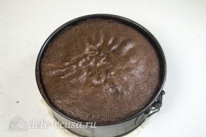 Шоколадный торт на сгущенке: Остужаем бисквит