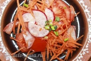 Салат из свежей моркови: Добавить зеленый лук