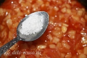 Соус Лечо: Добавляем соль