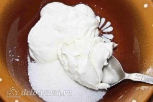 Десерт с блинами: Готовим сметанный крем