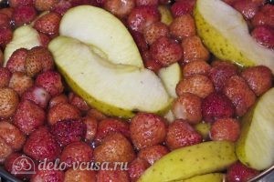 Компот из клубники и яблок: Даем компоту настояться