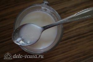 Оладьи на молоке: Добавляем в молоко уксус