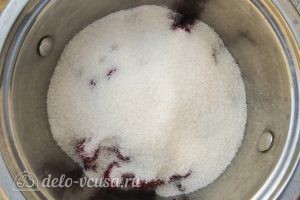 Перетертая малина с сахаром: Добавляем сахар