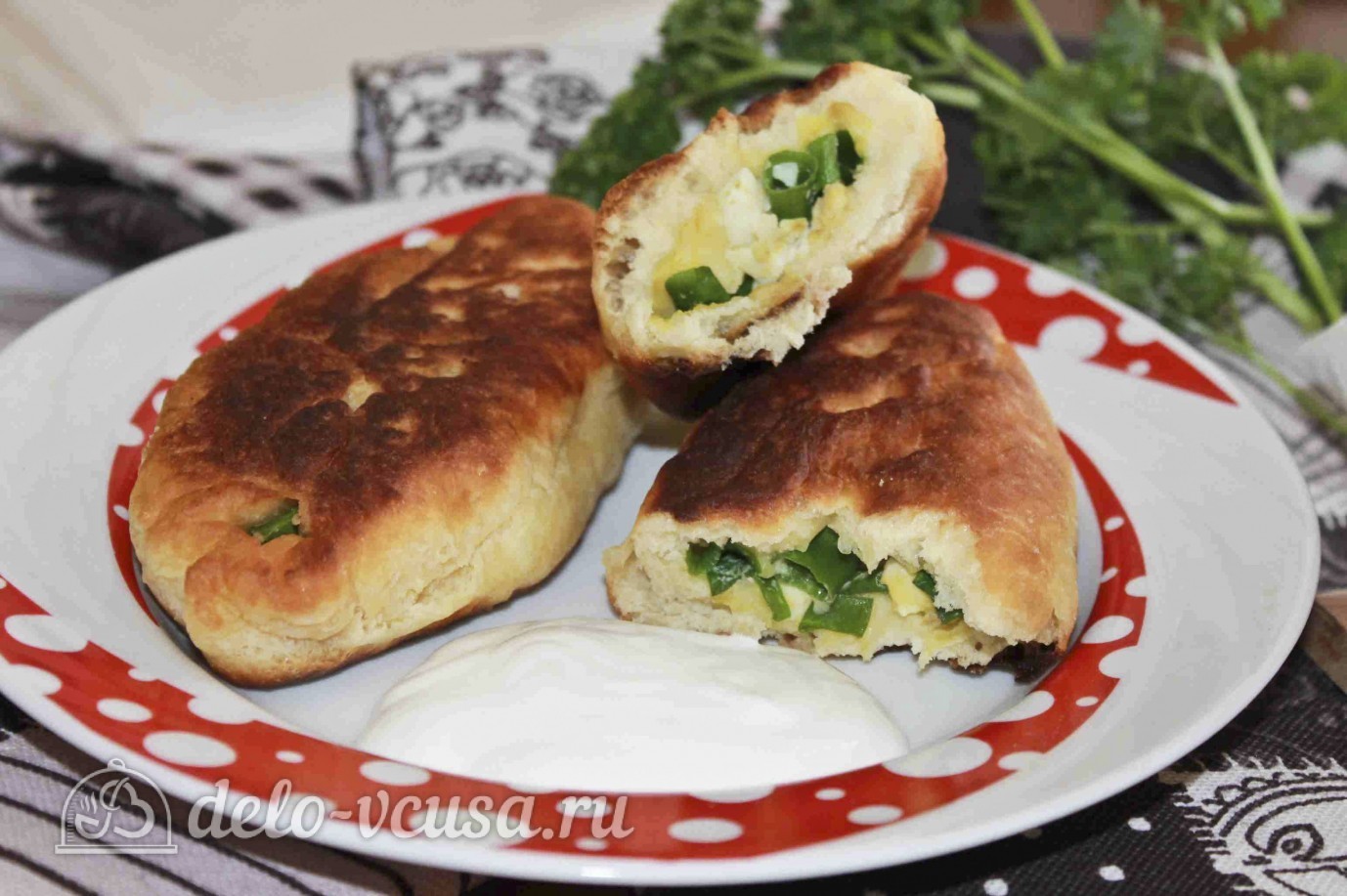 Пирожки с луком с яйцом жареные на сковороде рецепт с фото на кефире
