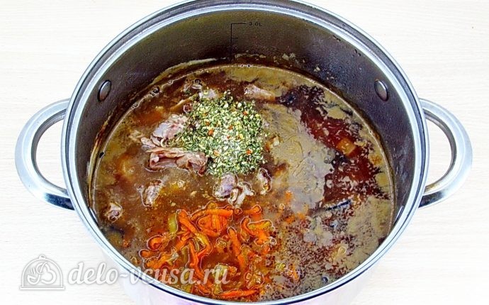 Гороховый суп с грибами: Добавить мясо, приправу, овощи