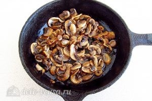 Ячневая каша с грибами в пароварке: Обжарить грибы