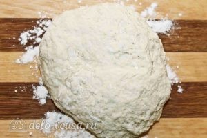 Дрожжевые пирожки с колбасой и сыром: Замесить тесто
