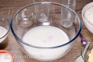 Плюшка Московская: Соединить дрожжи с молоком