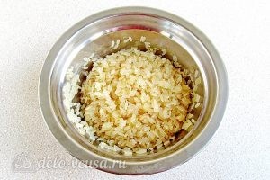 Рисовая запеканка с зеленым луком: Промыть рис