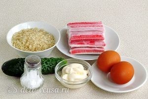 Крабовый салат с рисом и огурцом: Ингредиенты