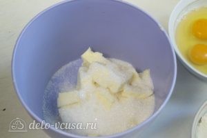 Ванильные кексы с начинкой: Взбить масло с сахаром и солью