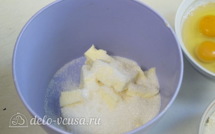 Ванильные кексы с начинкой: Взбить масло с сахаром и солью