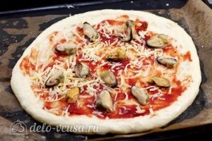 Пицца с мидиями: Добавить мидии