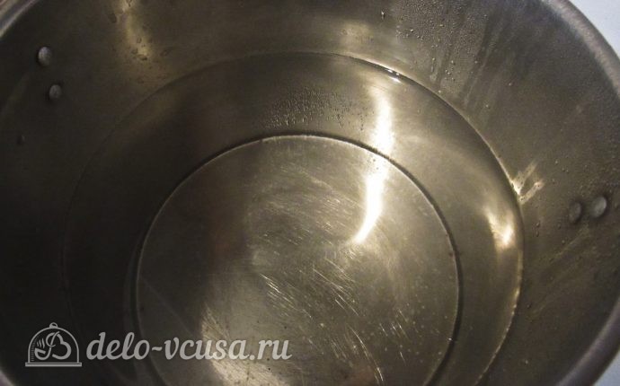 Компот из кабачков и алычи: Нагреваем воду Компот из кабачков и алычи: Нагреваем воду