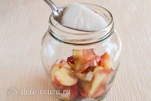 Компот из персиков на зиму: Добавить сахар