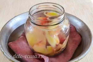 Компот из персиков на зиму: Залить воду