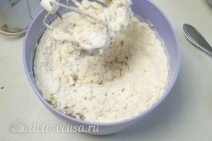 Линцерское печенье: Замешать в тесто муку, смешанную с щепоткой соли и специями