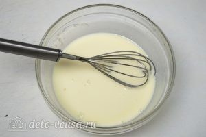 Муссовое пирожное: Шоколадно-молочную смесь нужно процедить через сито