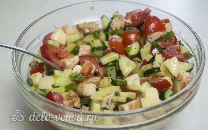 Овощной салат с курицей