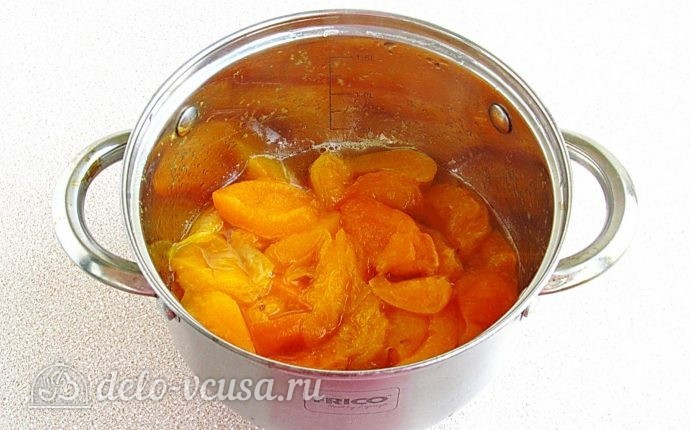 Самбук абрикосовый: Распарить абрикосы