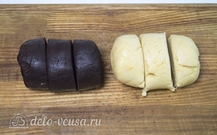 Сметанный торт Мишка: Разделить тесто на шесть кусков Сметанный торт Мишка: Разделить тесто на шесть кусков