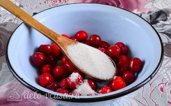 Варенье из черешни с косточкой: Засыпать сахаром
