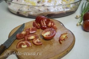 Запеченная свиная печень: Нарезать помидоры и болгарский перец