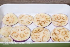 Баклажаны под сыром в духовке: Баклажаны смазать растительным маслом